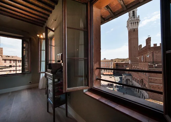 Torre Dei Lambertini Windows On Piazza Del Campo - Residenza D\'Epoca