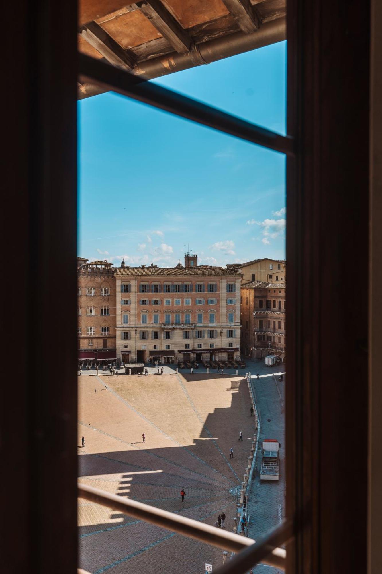 Torre Dei Lambertini Windows On Piazza Del Campo - Residenza D'epoca Apartment Siena