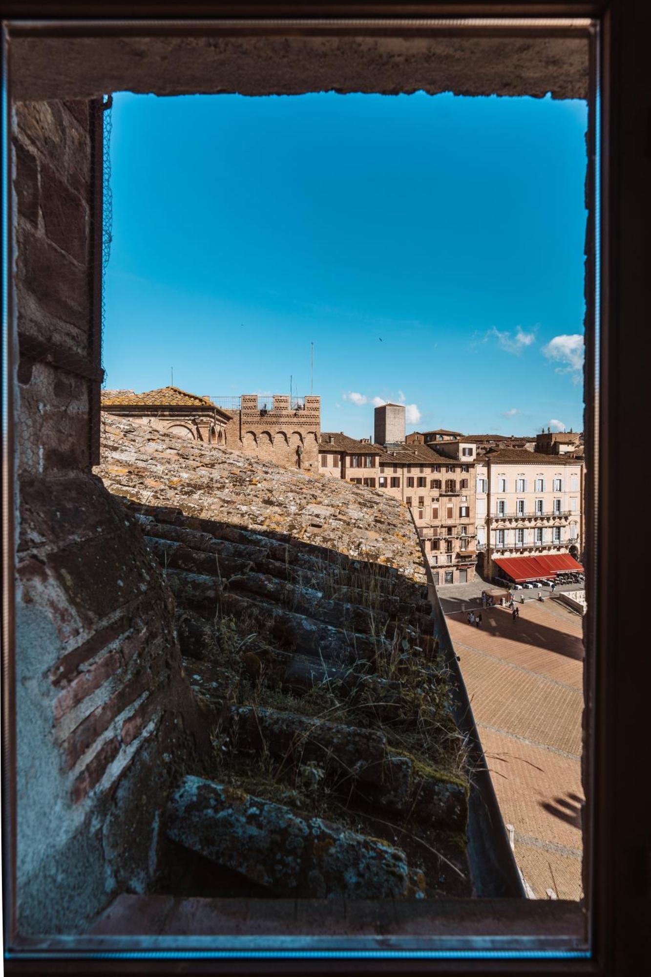 Torre Dei Lambertini Windows On Piazza Del Campo - Residenza D'epoca *